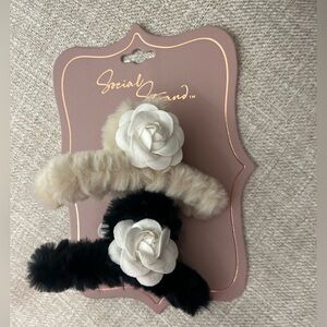 NWT ⚜️🖤⚜️ Social Strand Faux Fur Hair Claw Clips Set of 2